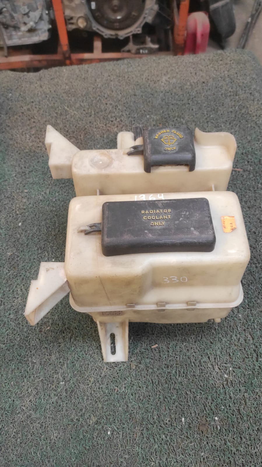 Deposito de agua radiador y limpia parabrisas Ford Explorer 1997