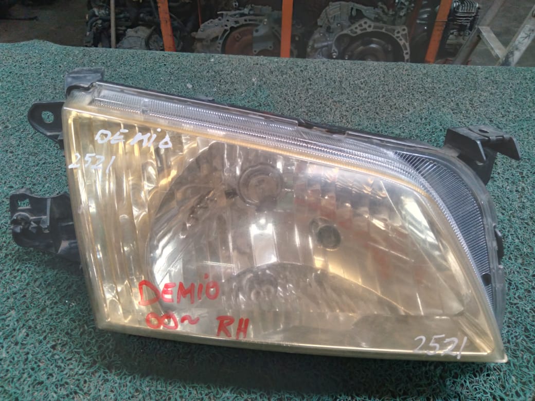 Farol Demio 2000 RH