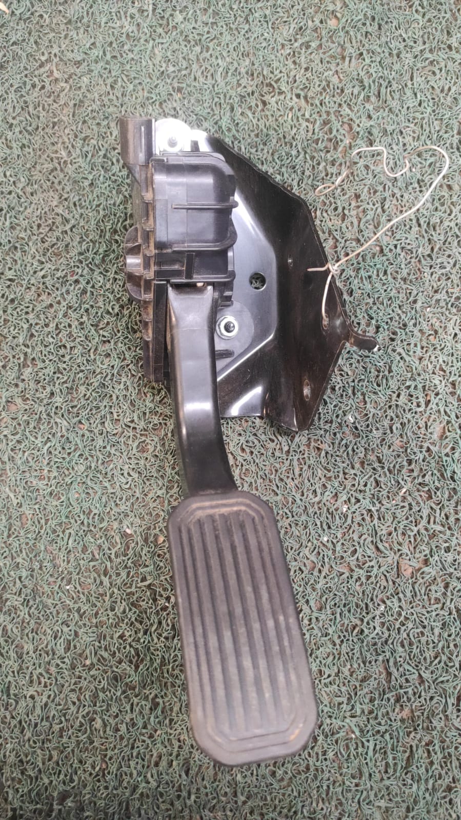 Pedal de aceleracion Toyota Dina-Toyoace-Hino 2008