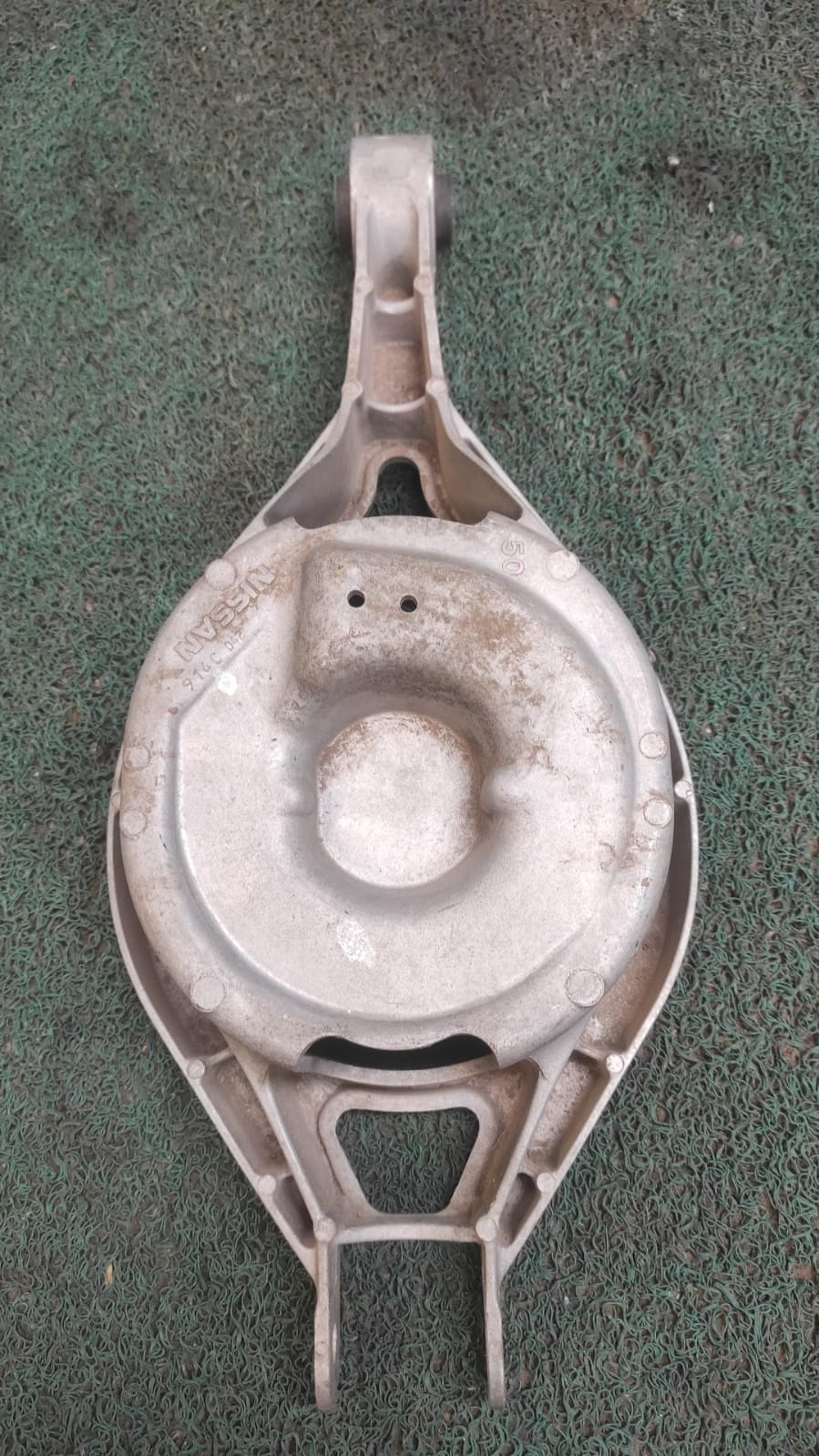 Brazo de control inferior de bandeja trasera Nissan 350z