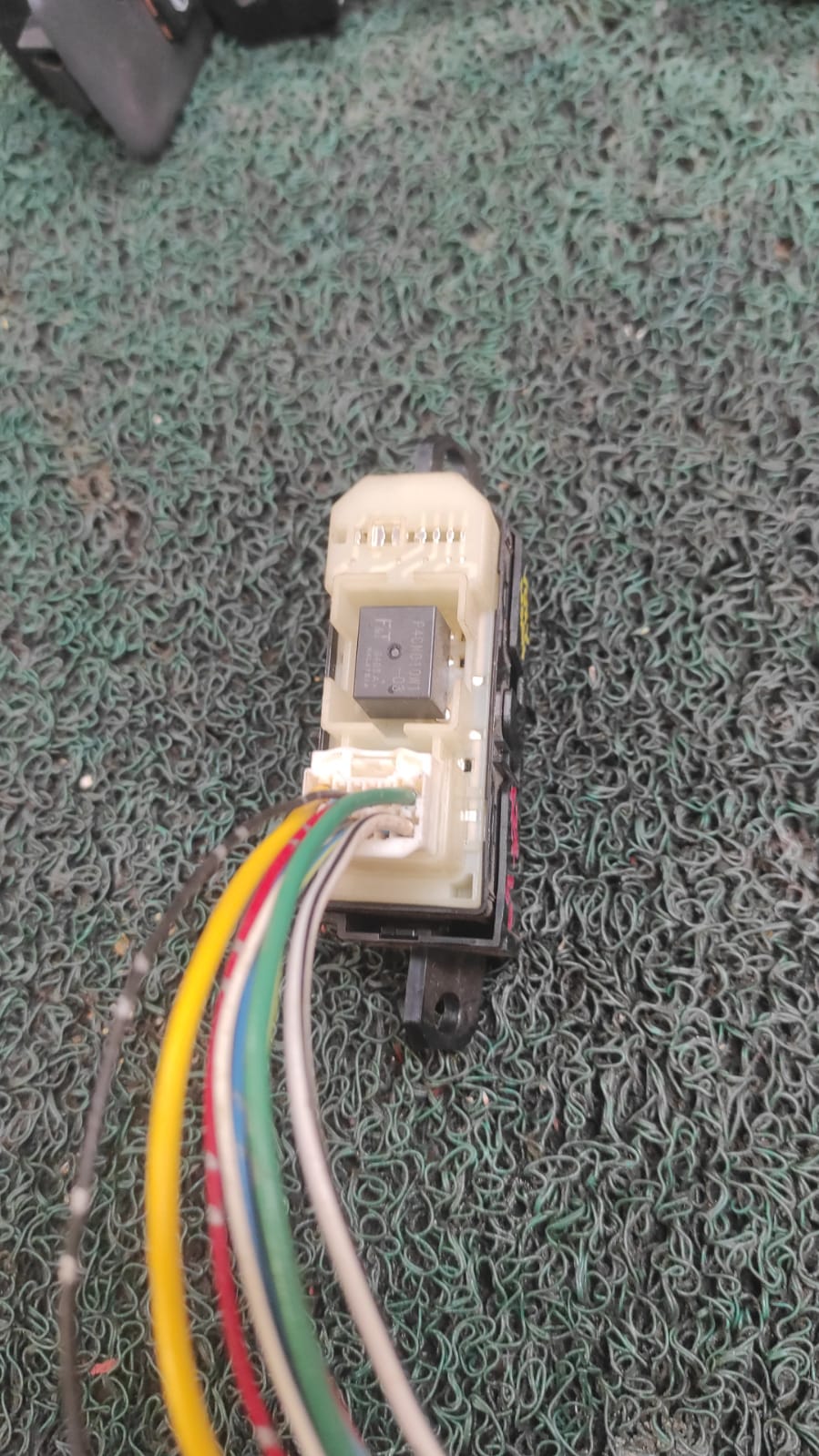 Botón levanta vidrios Toyota Noah -Voxy 2004