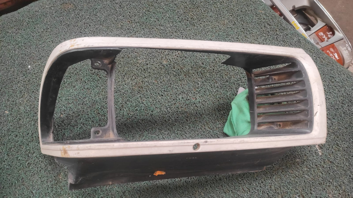 Bisel de farol y guiñador RH Toyota Lite ace wagon 1990