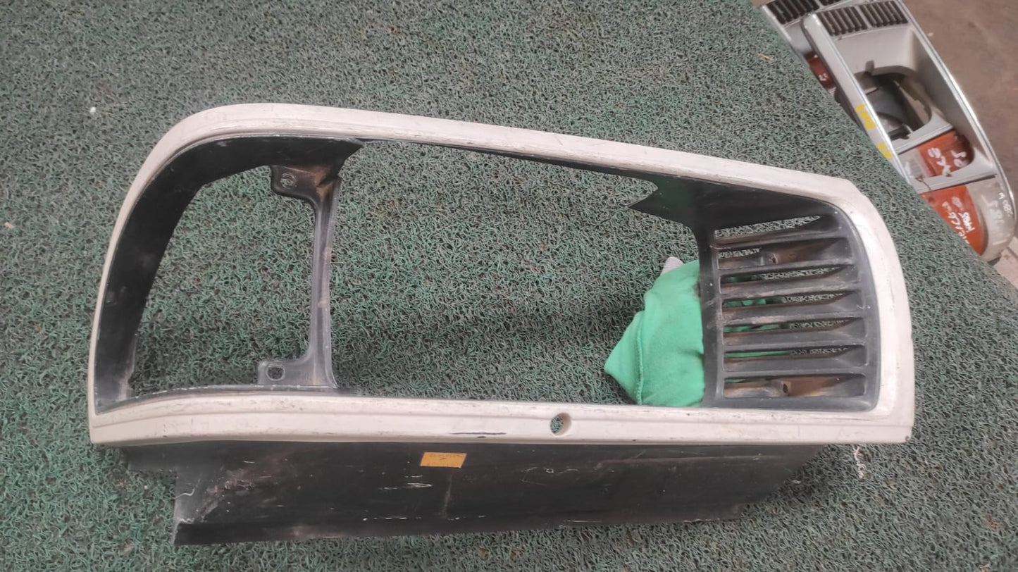 Bisel de farol y guiñador RH Toyota Lite ace wagon 1990