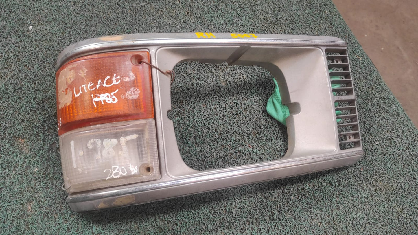 Bisel de farol y guiñador RH Toyota Lite ace wagon 1985