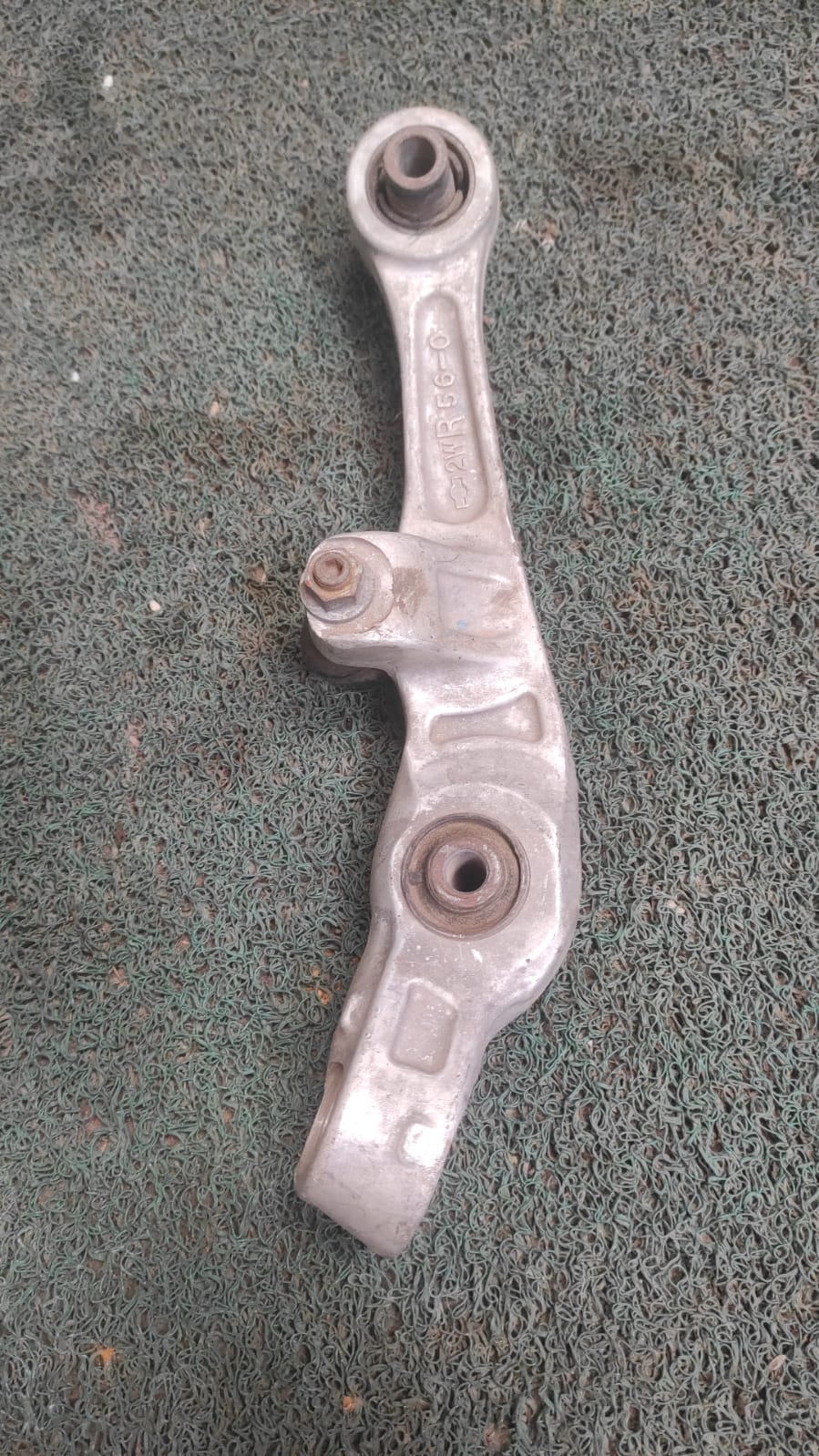 Brazo de control de suspension delantero RH Nissan 350z
