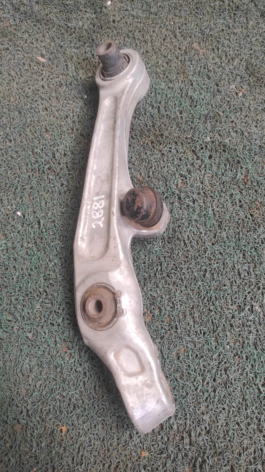 Brazo de control de suspension delantero RH Nissan 350z