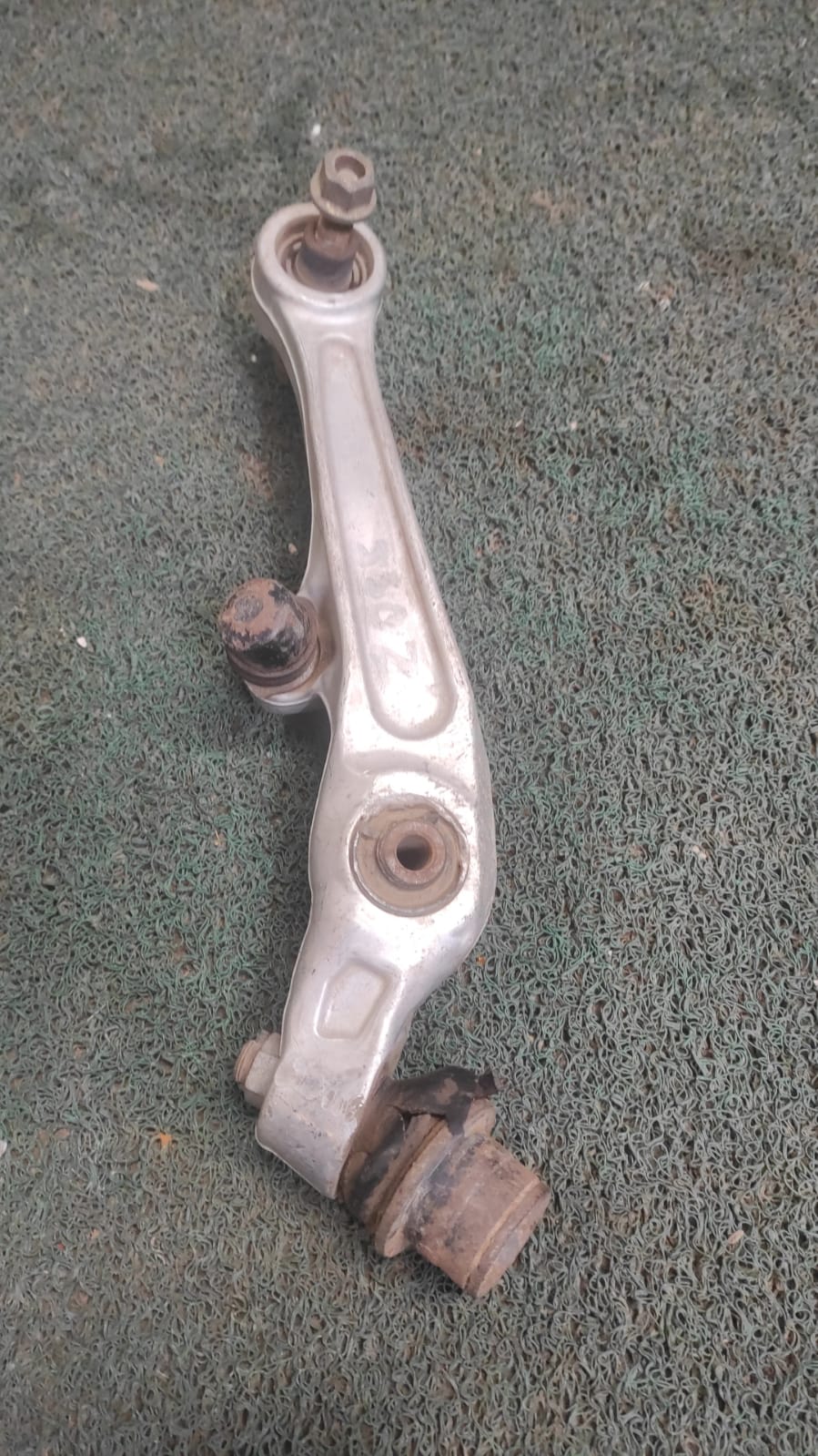 Brazo de control de suspension delantero LH Nissan 350z