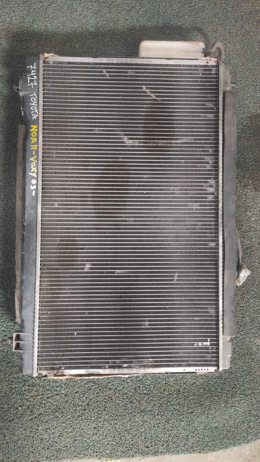 Radiador de agua Toyota Noah.Voxy 2003 AZR60