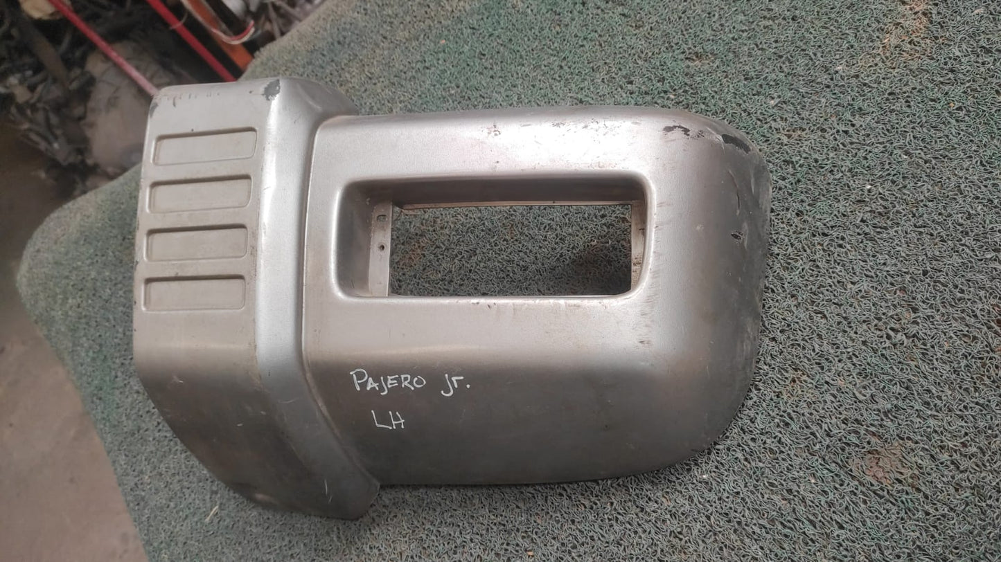 Cantonera de parachoque delantero LH Mitsubishi Pajero Jr-Mini