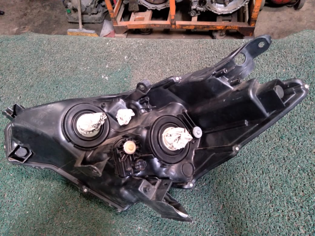 Farol Prius 2011 RH