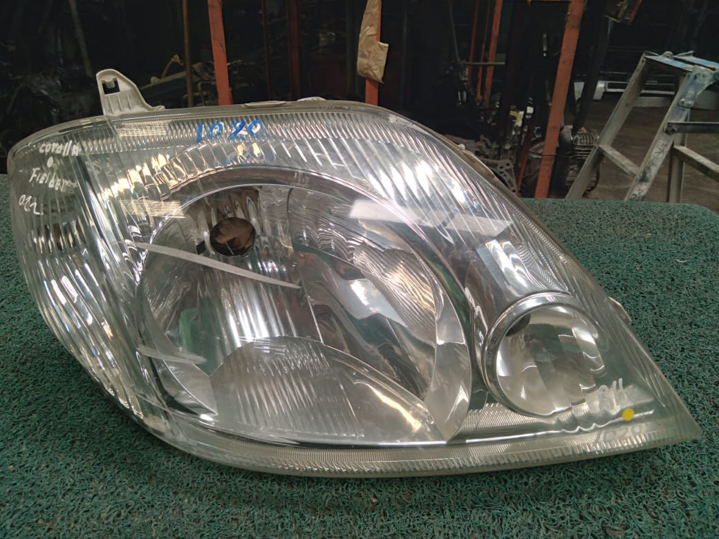 Farol Corolla fielder 2002 RH