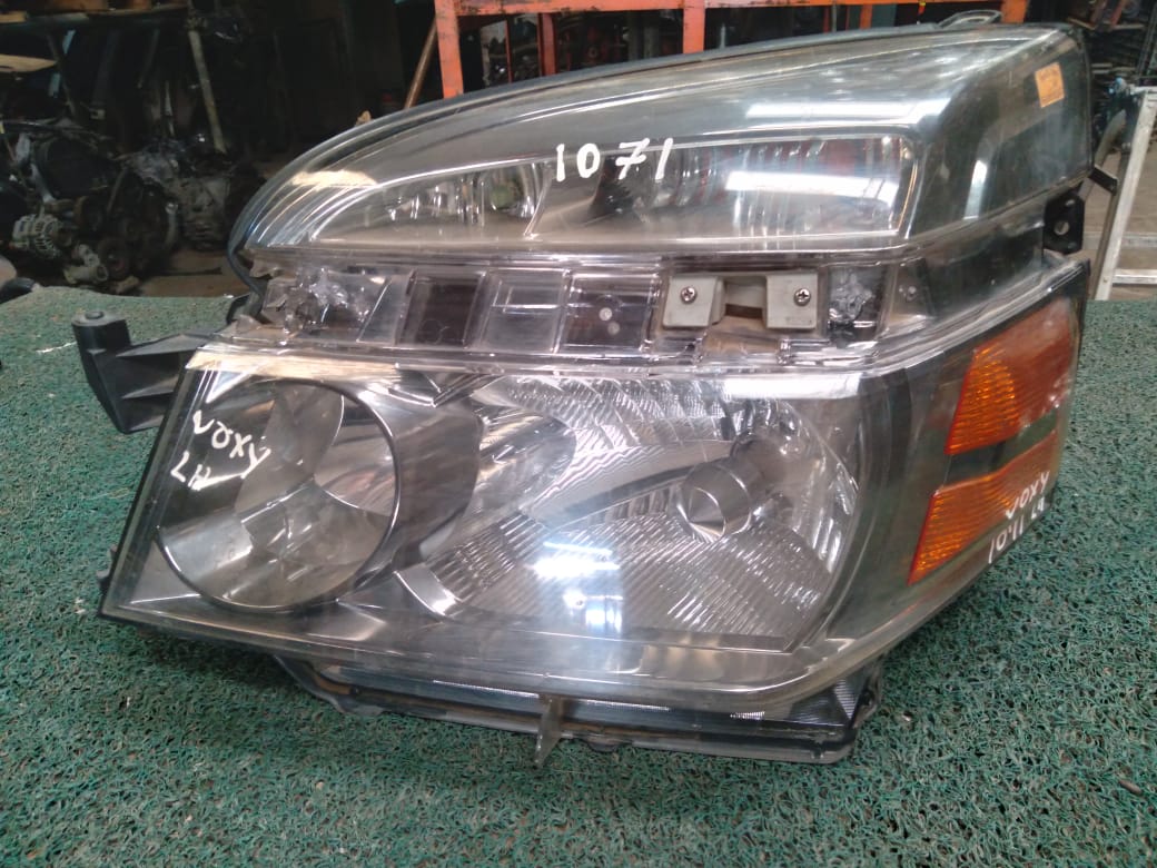 Farol Voxy 2004 LH