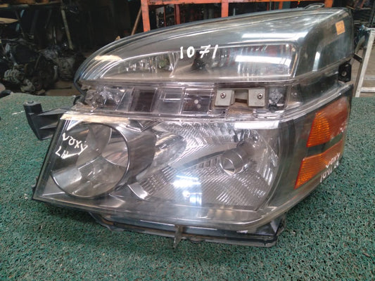 Farol Voxy 2004 LH