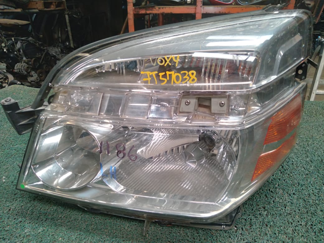 Farol Voxy 2004 LH