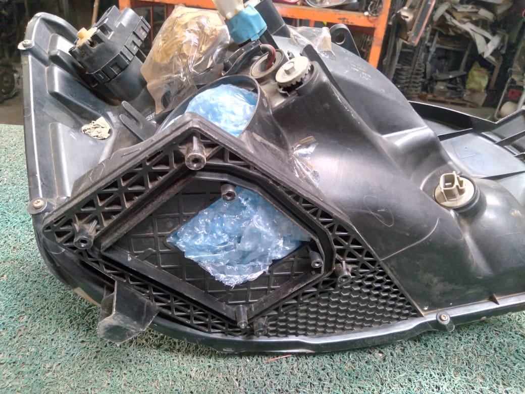 Farol Noah 2004 LH