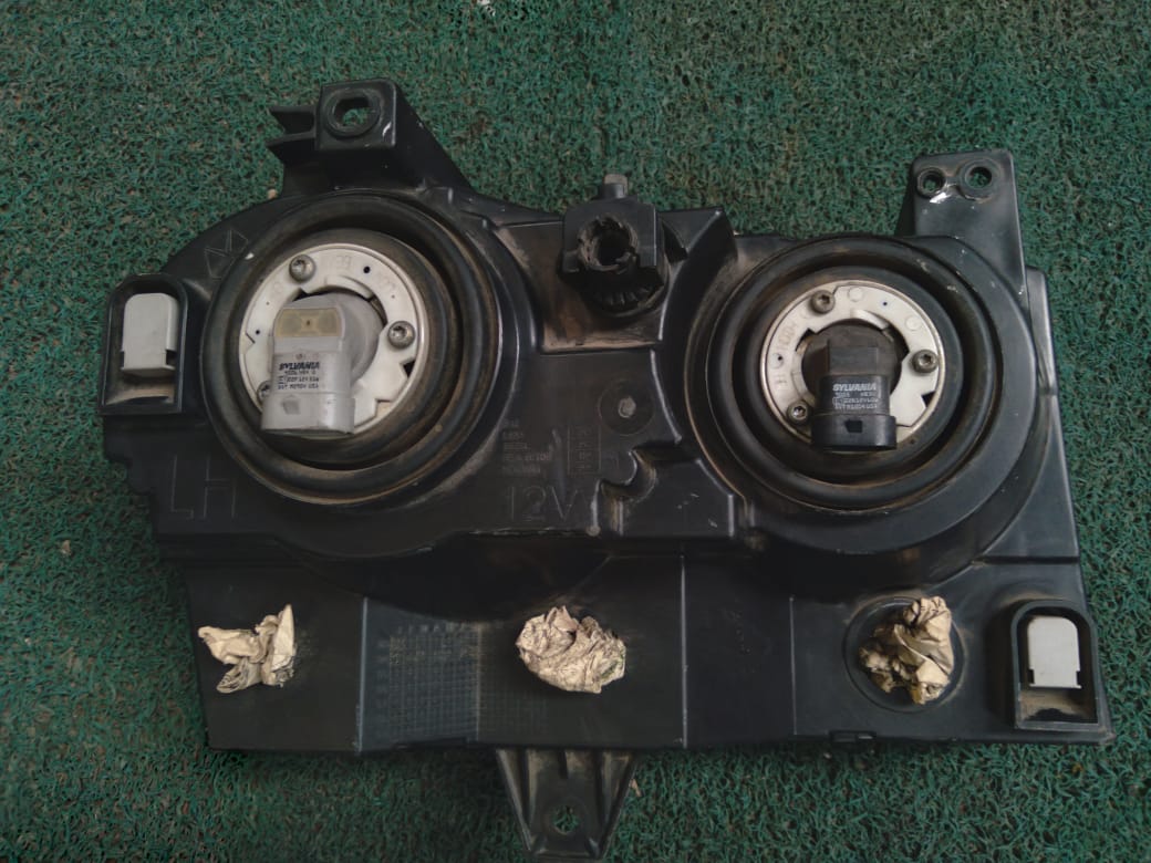 Farol Crysler 300 LH