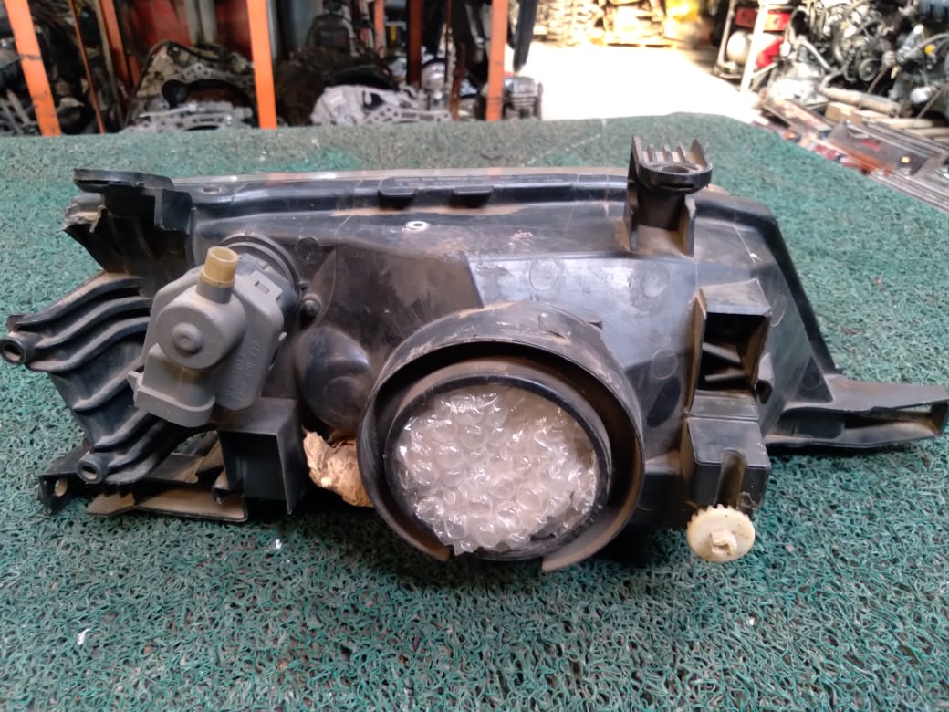 Farol AD-WINGROAD 2004 LH