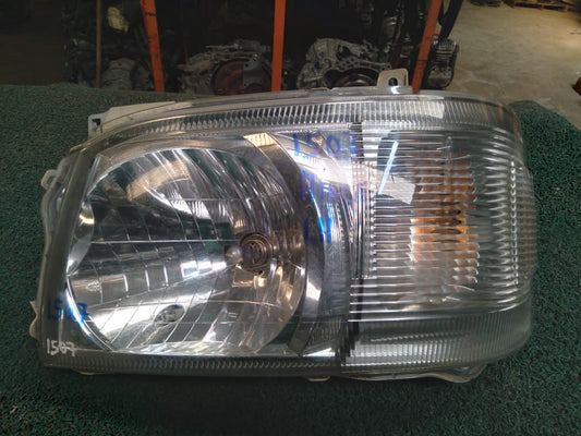 Farol Hiace 2004 LH