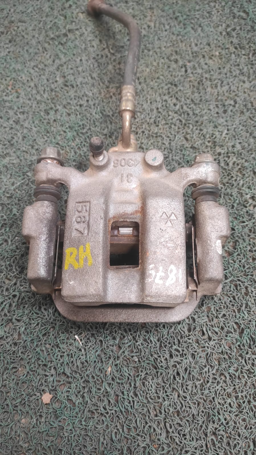 Mordaza Delantera RH Nissan Skyline