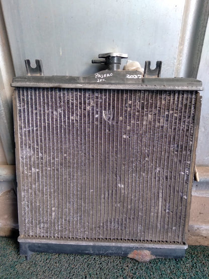 Radiador de agua Mitsubishi Pajero Jr