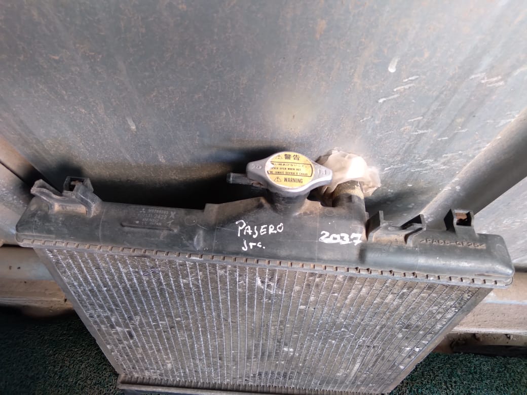Radiador de agua Mitsubishi Pajero Jr