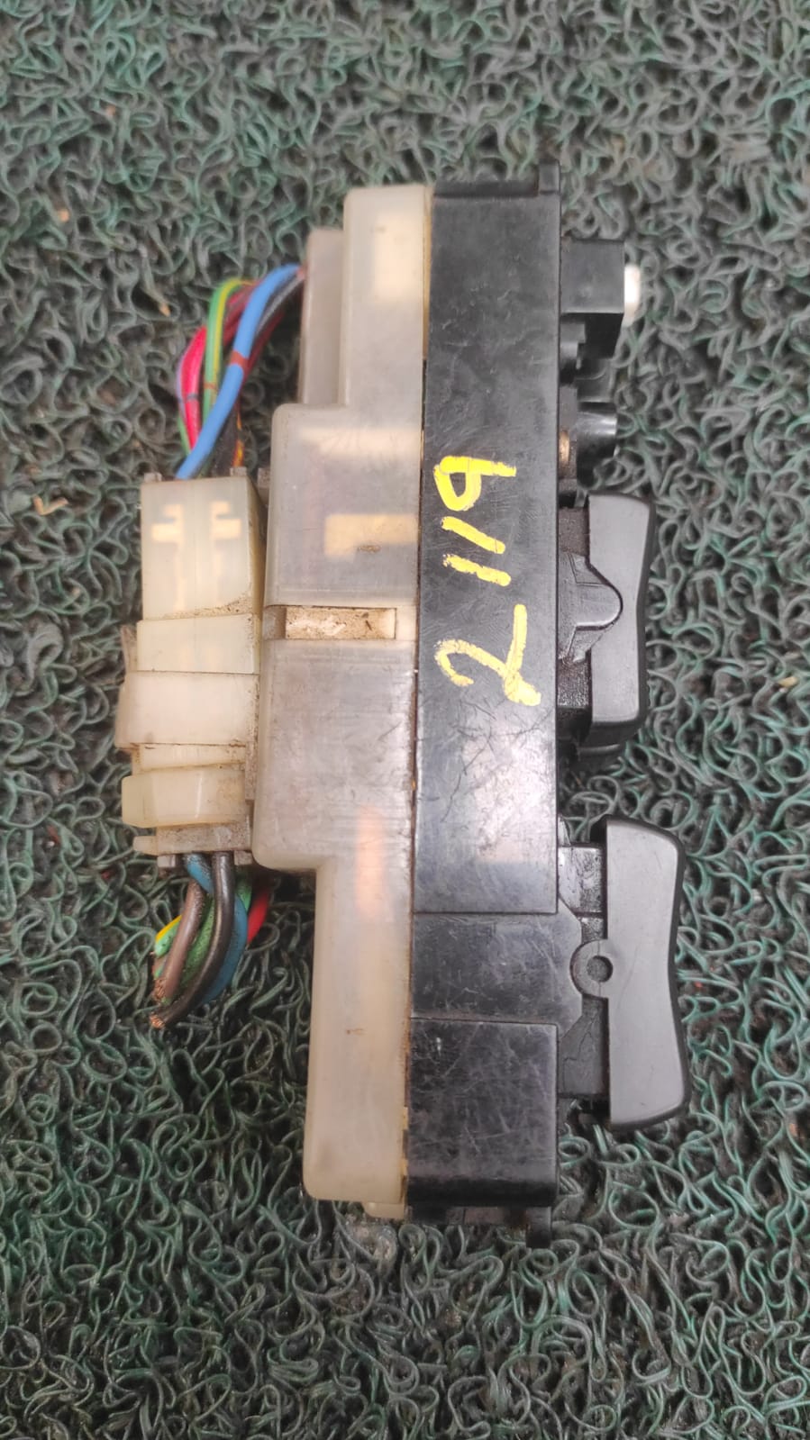 Mando levanta vidrios Mitsubishi