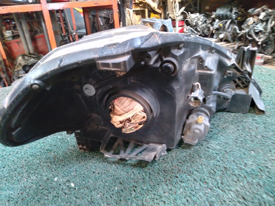 Farol Tiida 2006 LH