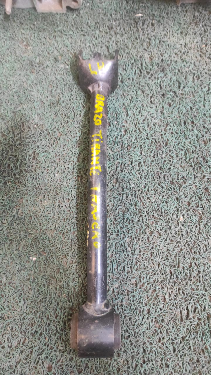 Brazo tirante de suspension LH Nissan 350z