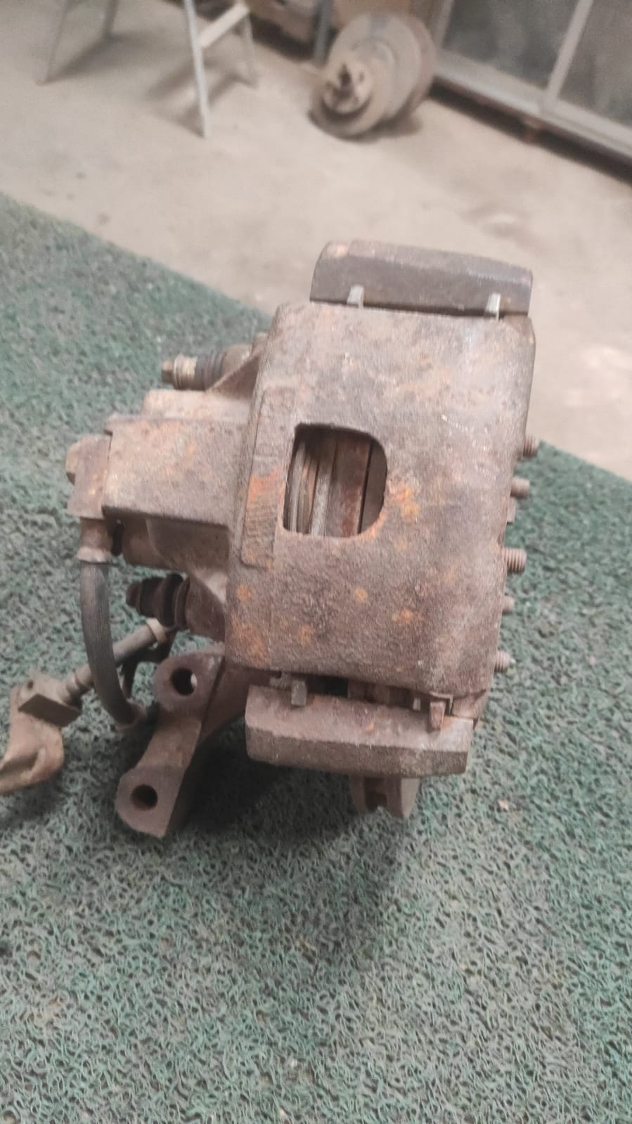 Macero Delantero RH Nissan Caravan