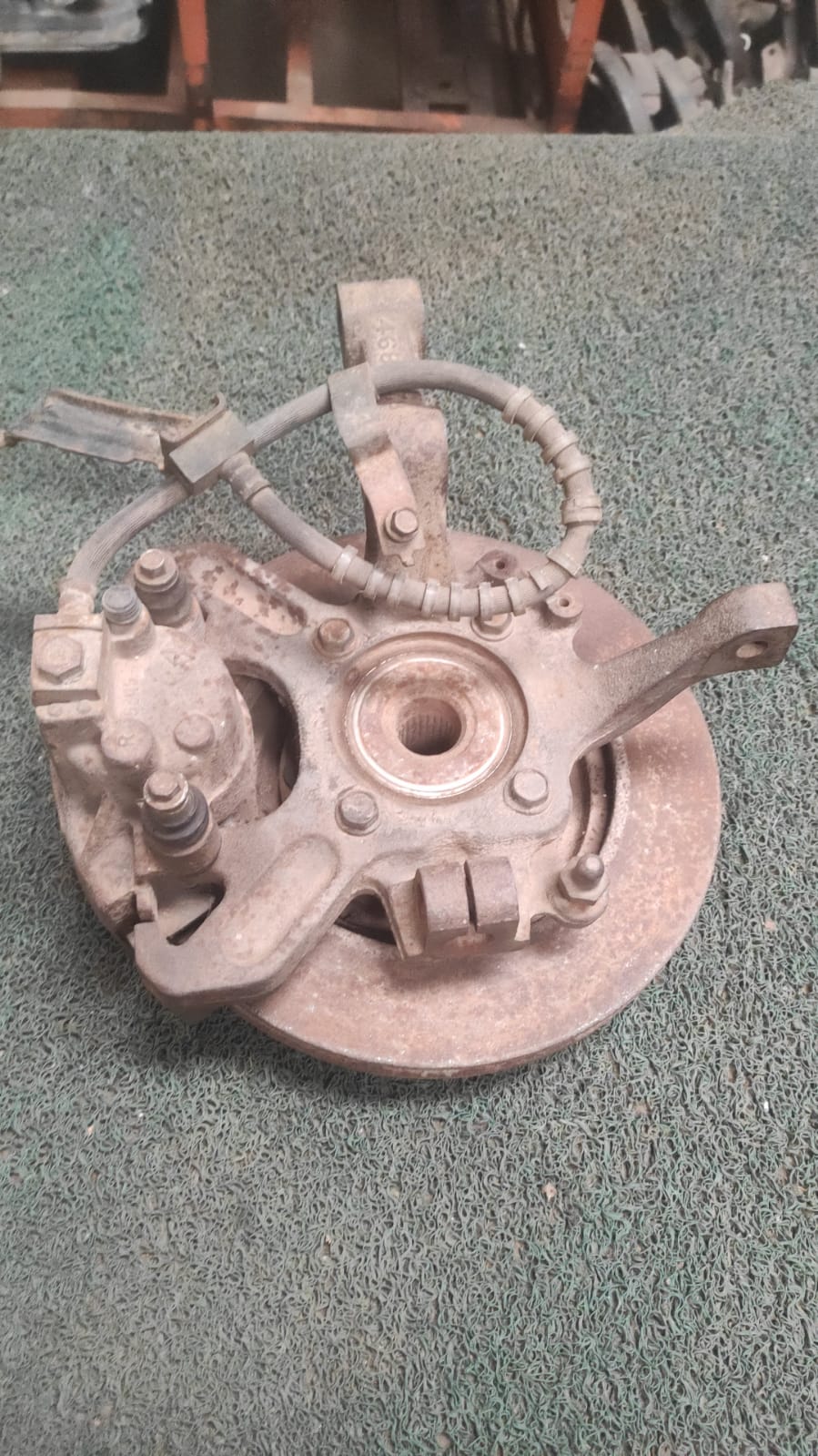 Macero Delantero RH Nissan Caravan