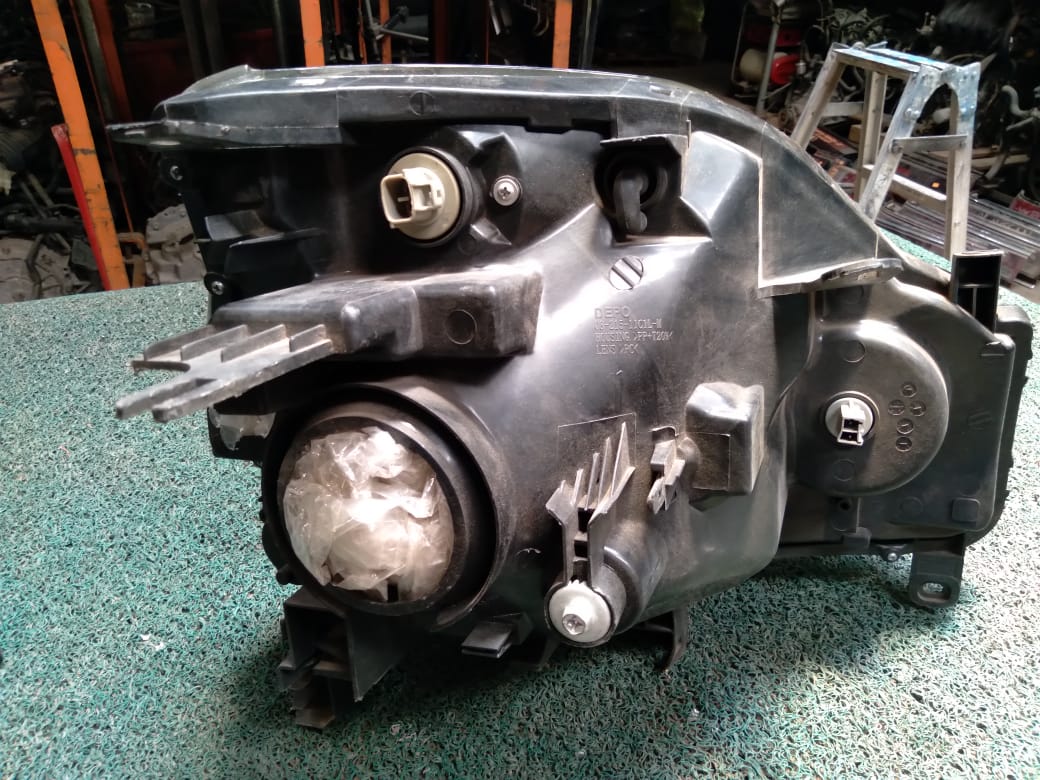 Farol Xtrail 2008 LH