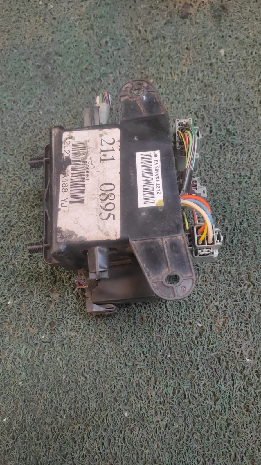 Caja de fusible trasera Ford Explorer 2003