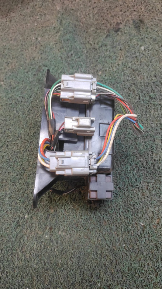 Caja de fusible trasera Ford Explorer 2003