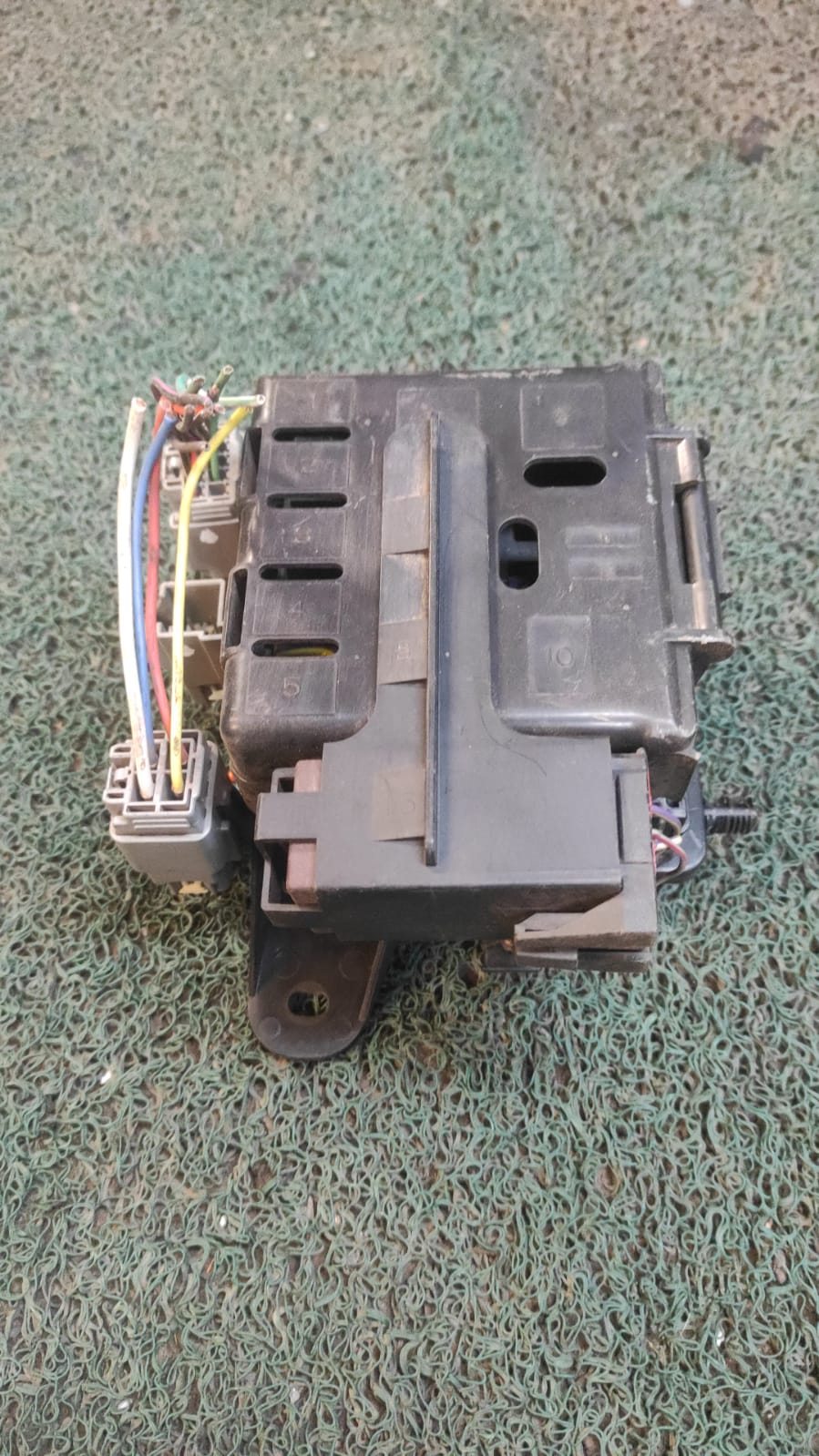 Caja de fusible trasera Ford Explorer 2003