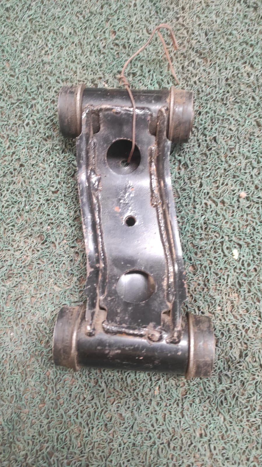 Brazo frontal de articulaciones de rotula LH Nissan 350z