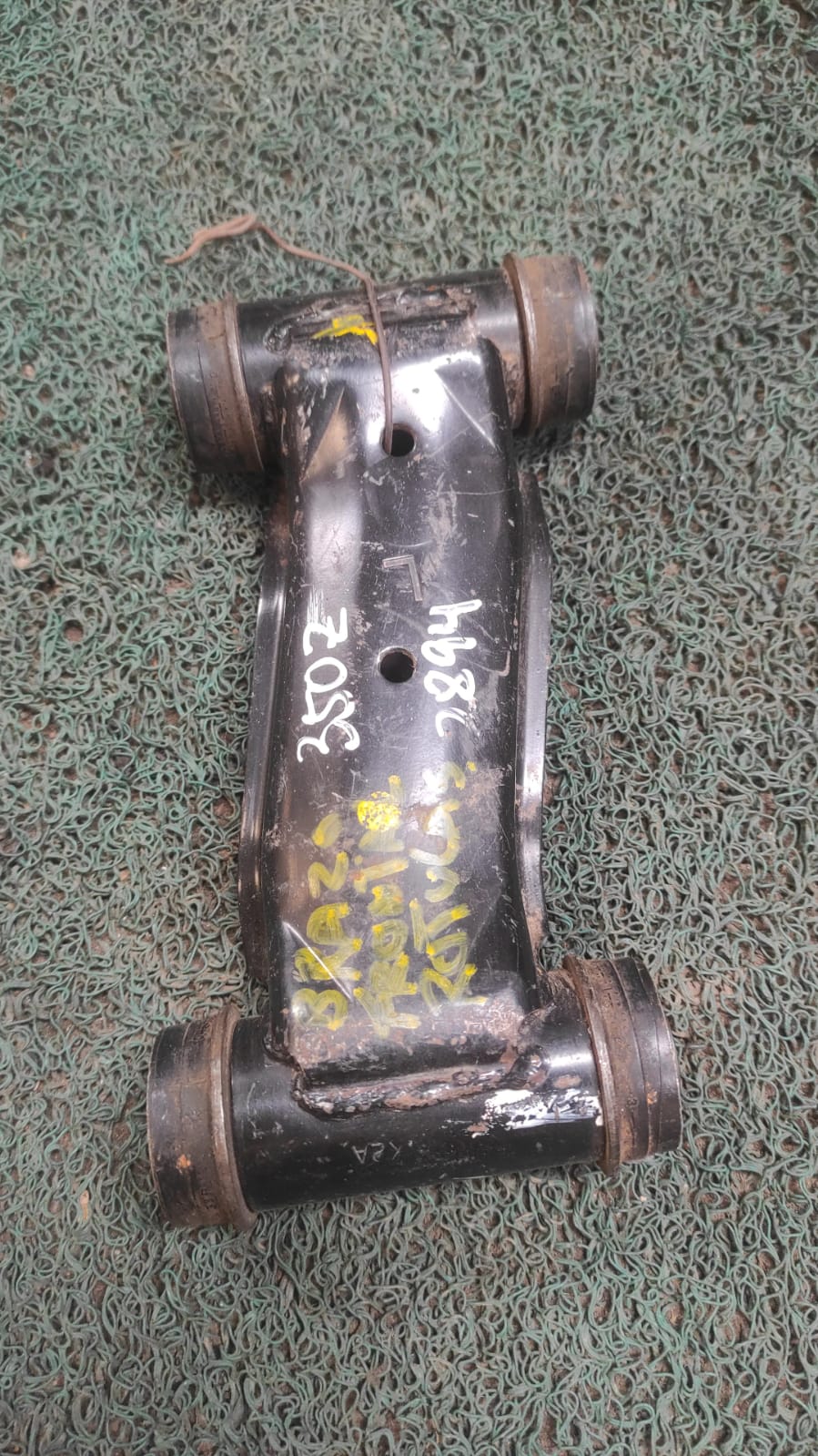 Brazo frontal de articulaciones de rotula LH Nissan 350z