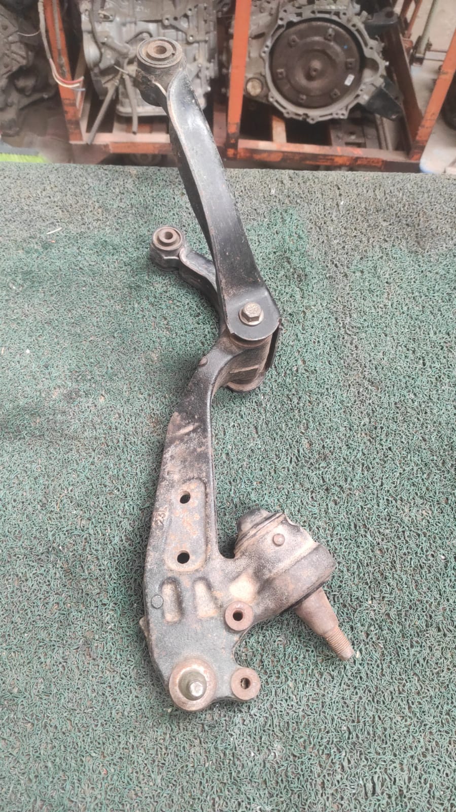 Brazo de suspension con bandeja delantera RH Nissan Skyline