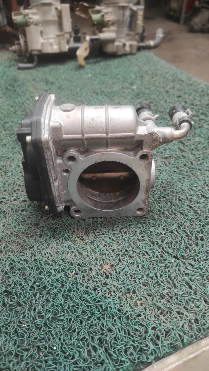 Garganta o cuerpo de aceleración Nissan march CR12