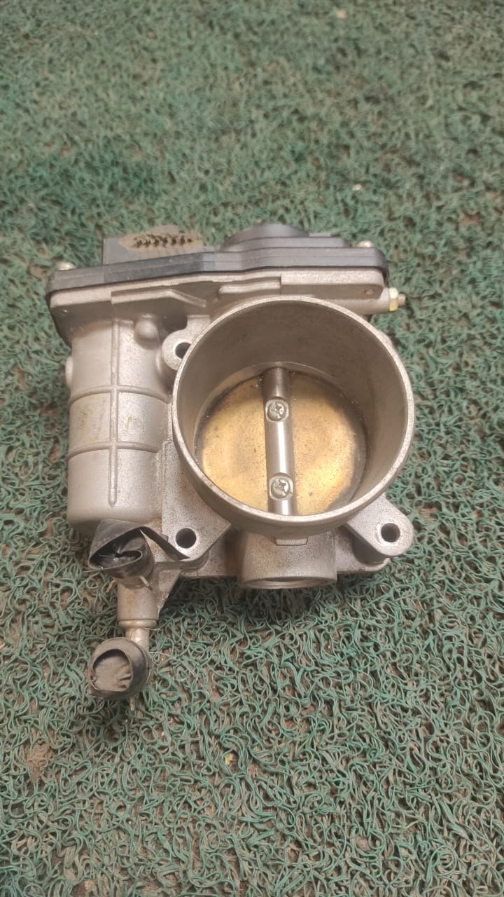 Garganta o cuerpo de aceleración Nissan march CR12