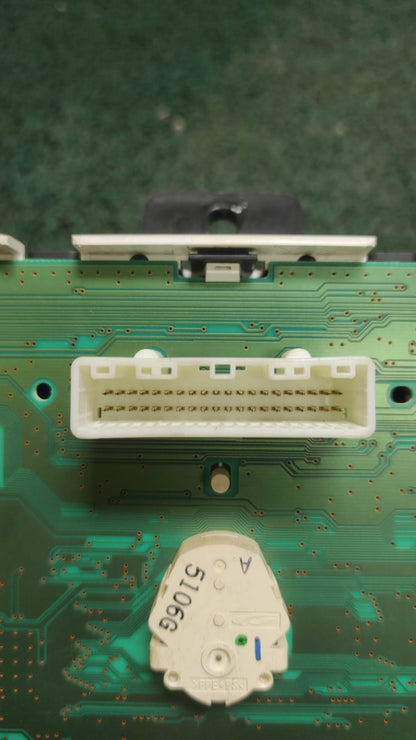 Velocímetro Nissan tida 2006