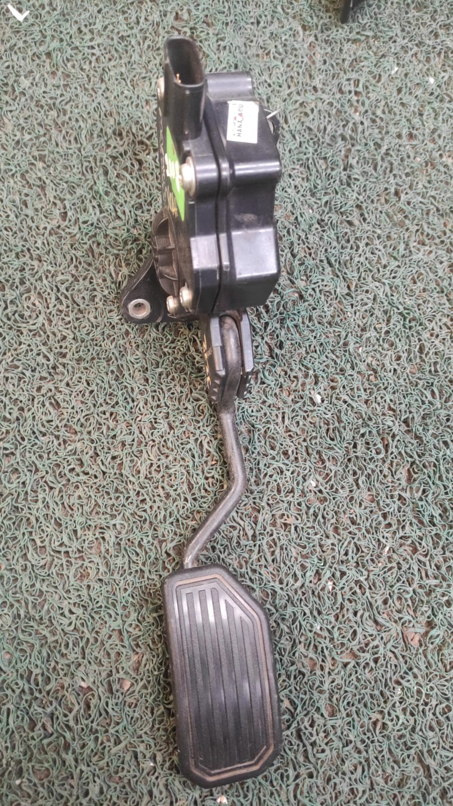 Pedal de aceleracion Toyota Noah AZR60