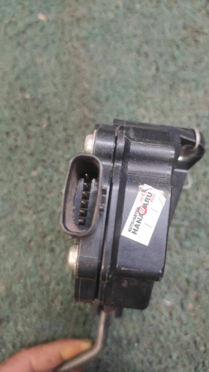 Pedal de aceleracion Toyota Noah AZR60