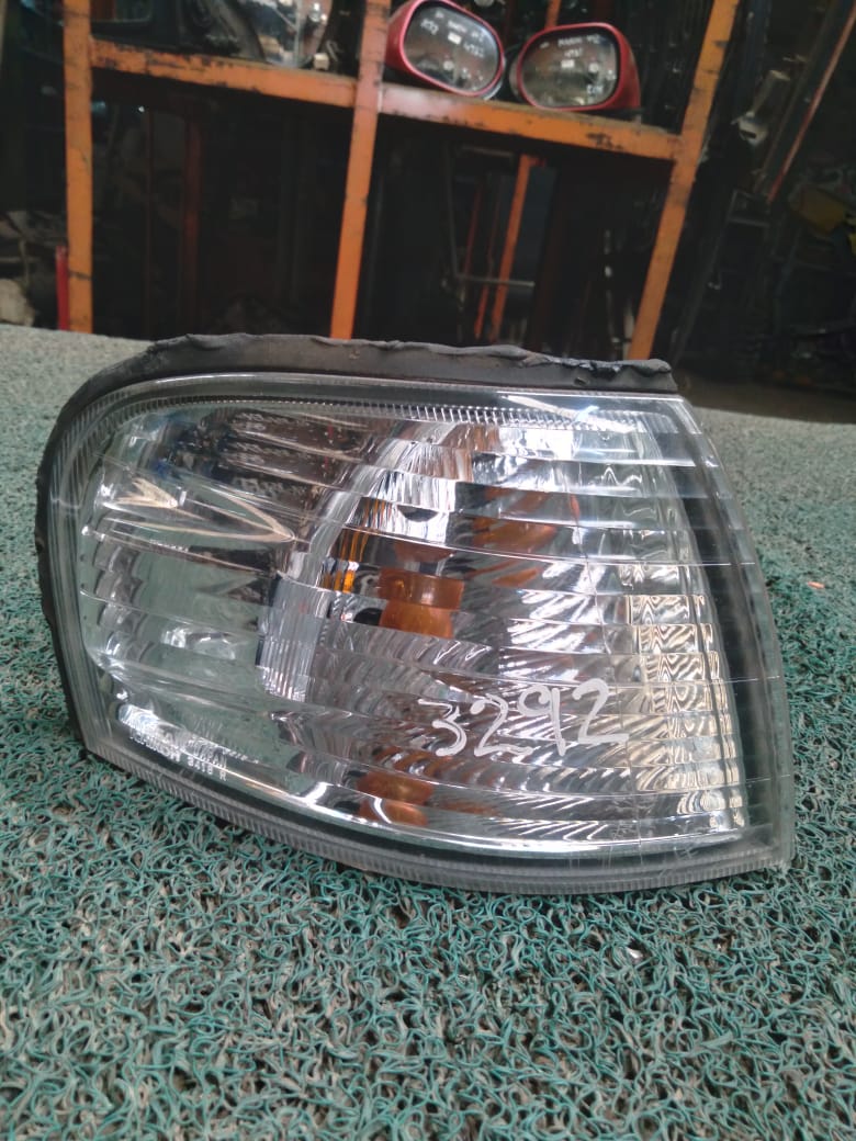 Guiñador Nissan Sunny 2004 RH