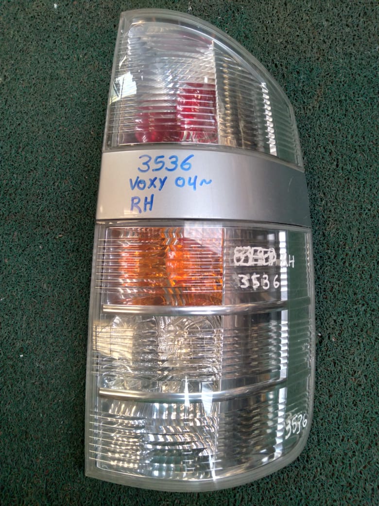Stop Voxy 2004 RH