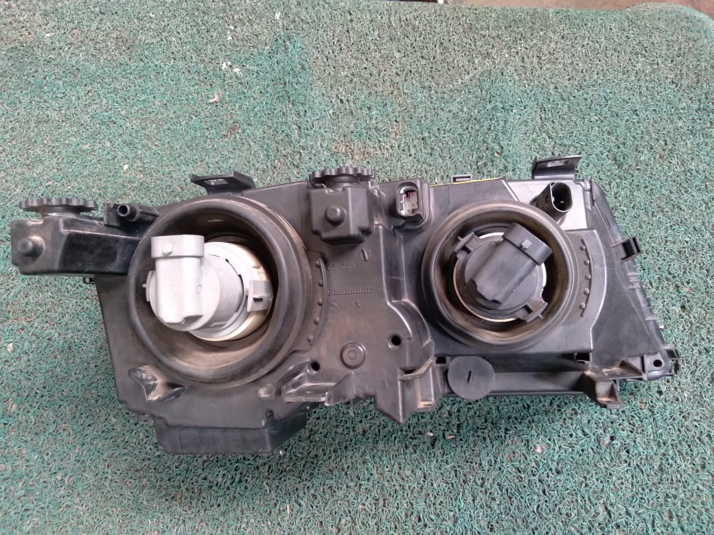 Farol BMW 330i 2002-2006 LH