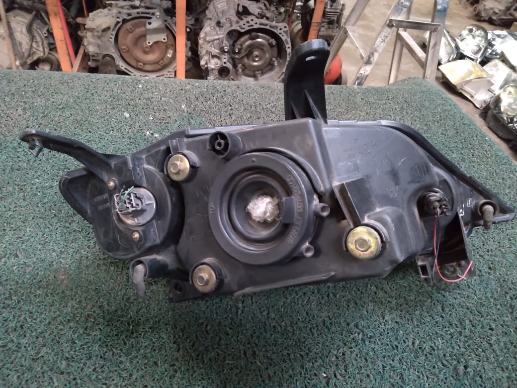 Farol Demio 2004 LH