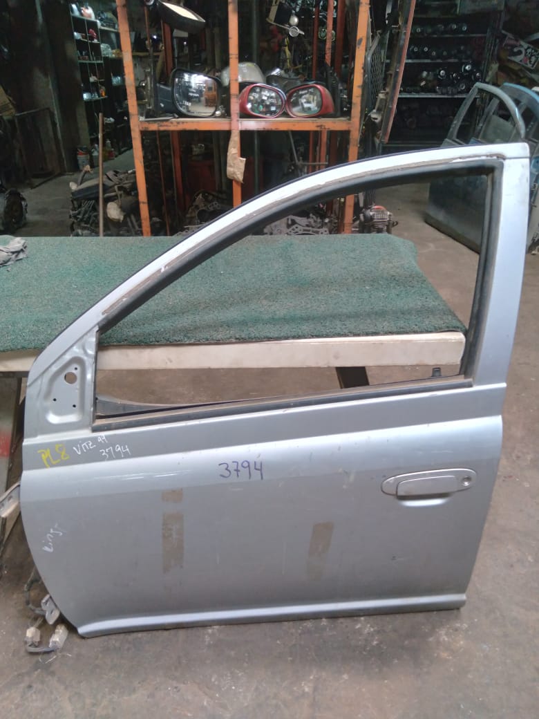 Puerta Delantera Vitz 1999 LH