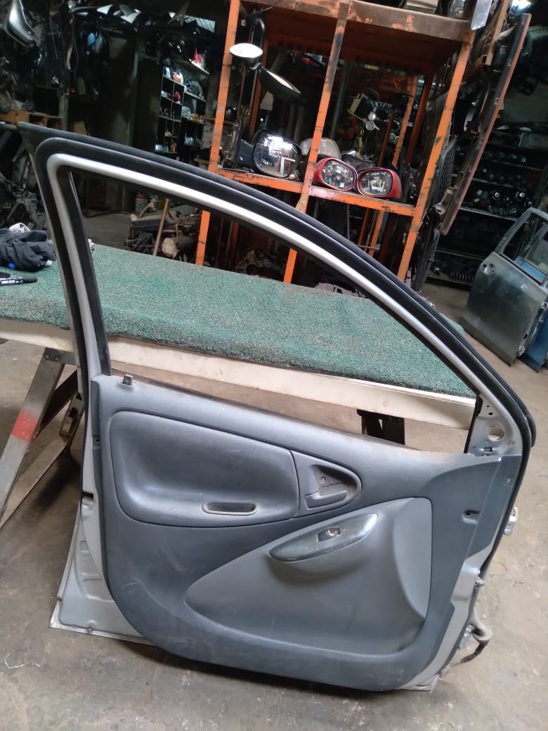 Puerta Delantera Vitz 1999 LH