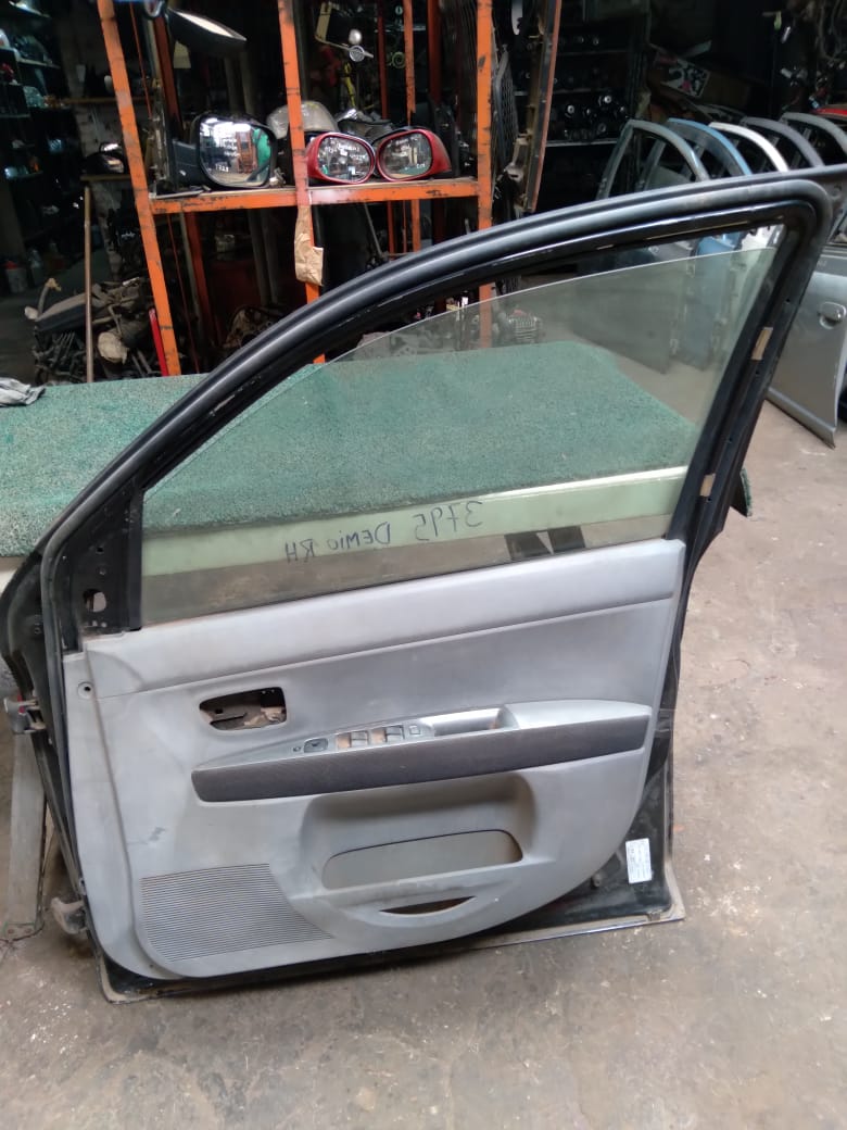 Puerta Delantera Demio 2002 RH