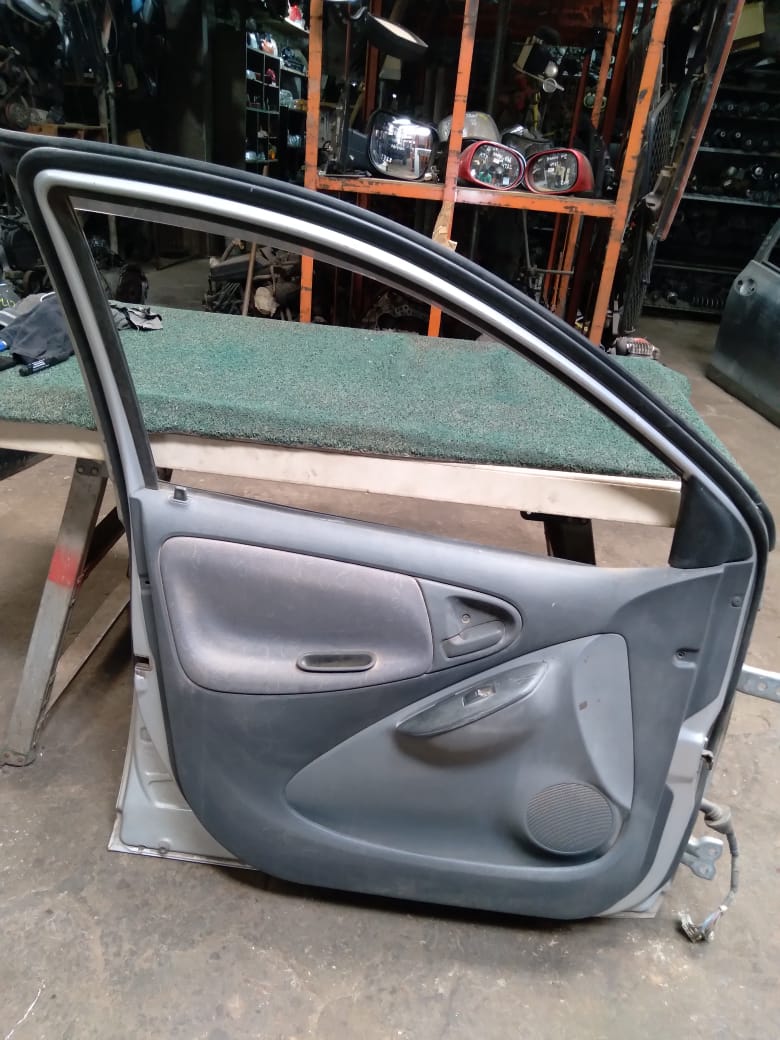 Puerta Delantera Vitz 1999 LH